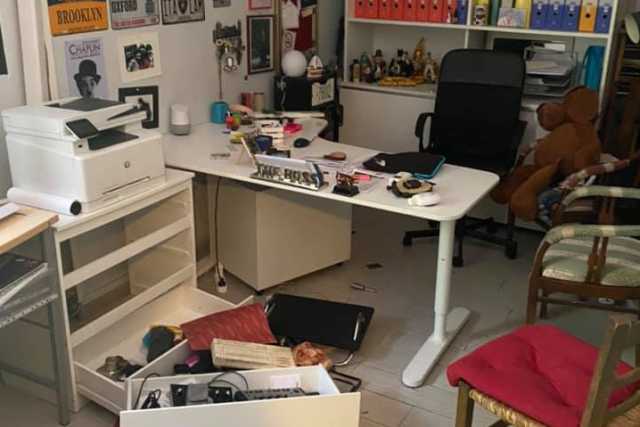 Bari, vandalizzato il teatro Barium: rubati pc e vetrata spaccata